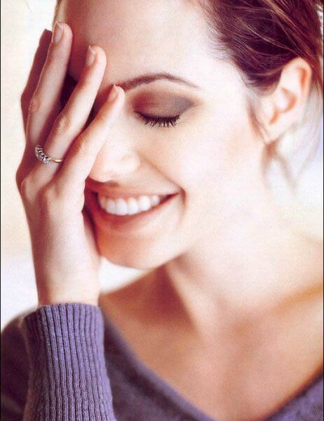 Angelina Jolie Movieline February 1999 04
