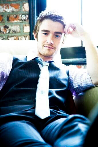 Robert Buckley 2012